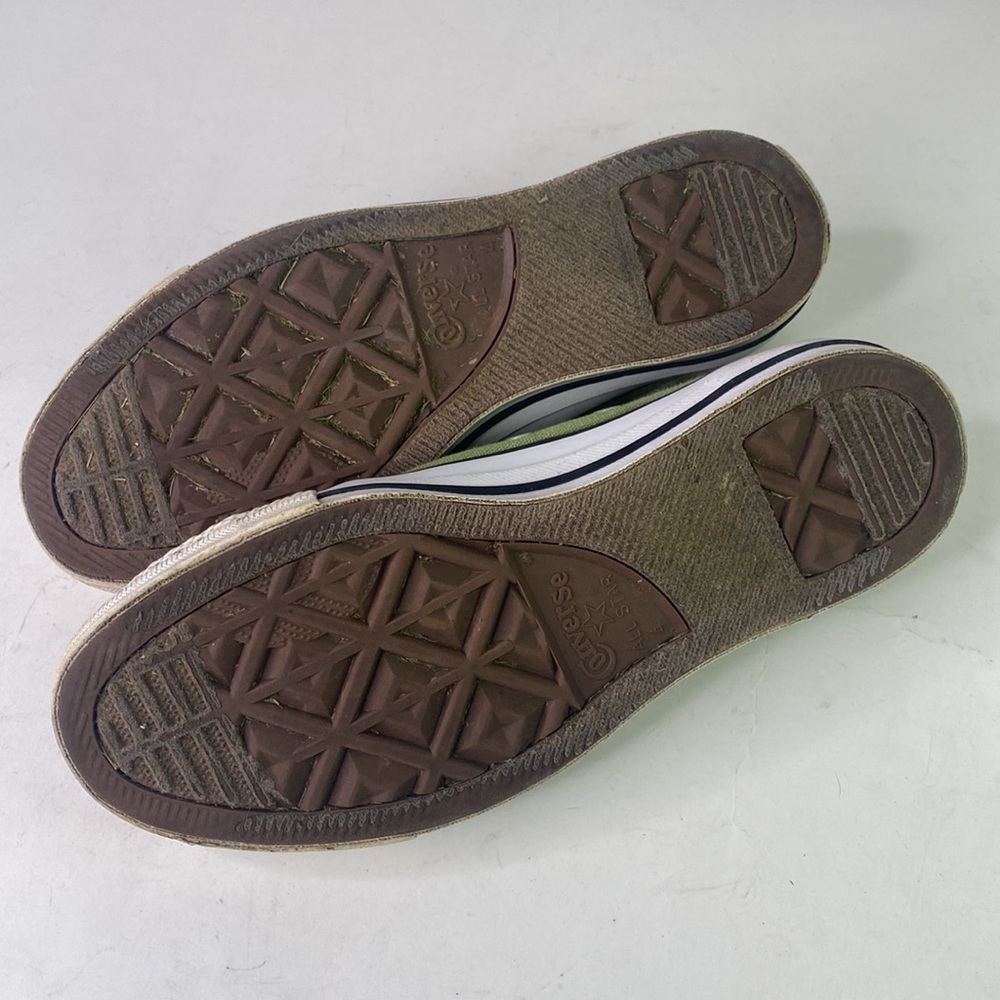 RARE Converse low tops size women’s 6 olive green - Picture 8 of 11